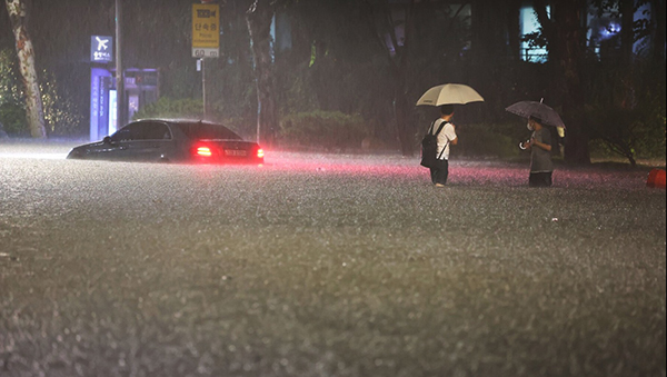 8月11日，韩国首尔地区普降特大暴雨。